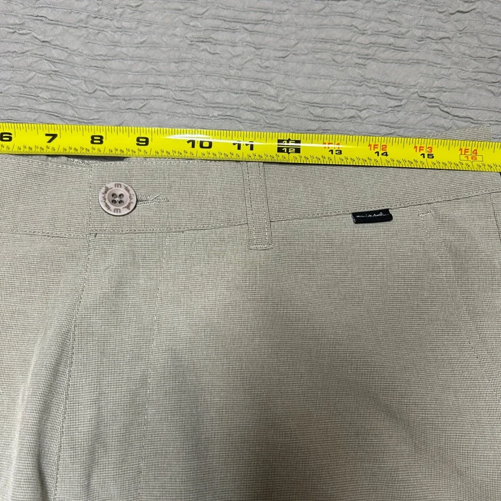 TravisMathew Mens Golf Shorts Khaki Tan Performance Stretch Size 32 10in Inseam